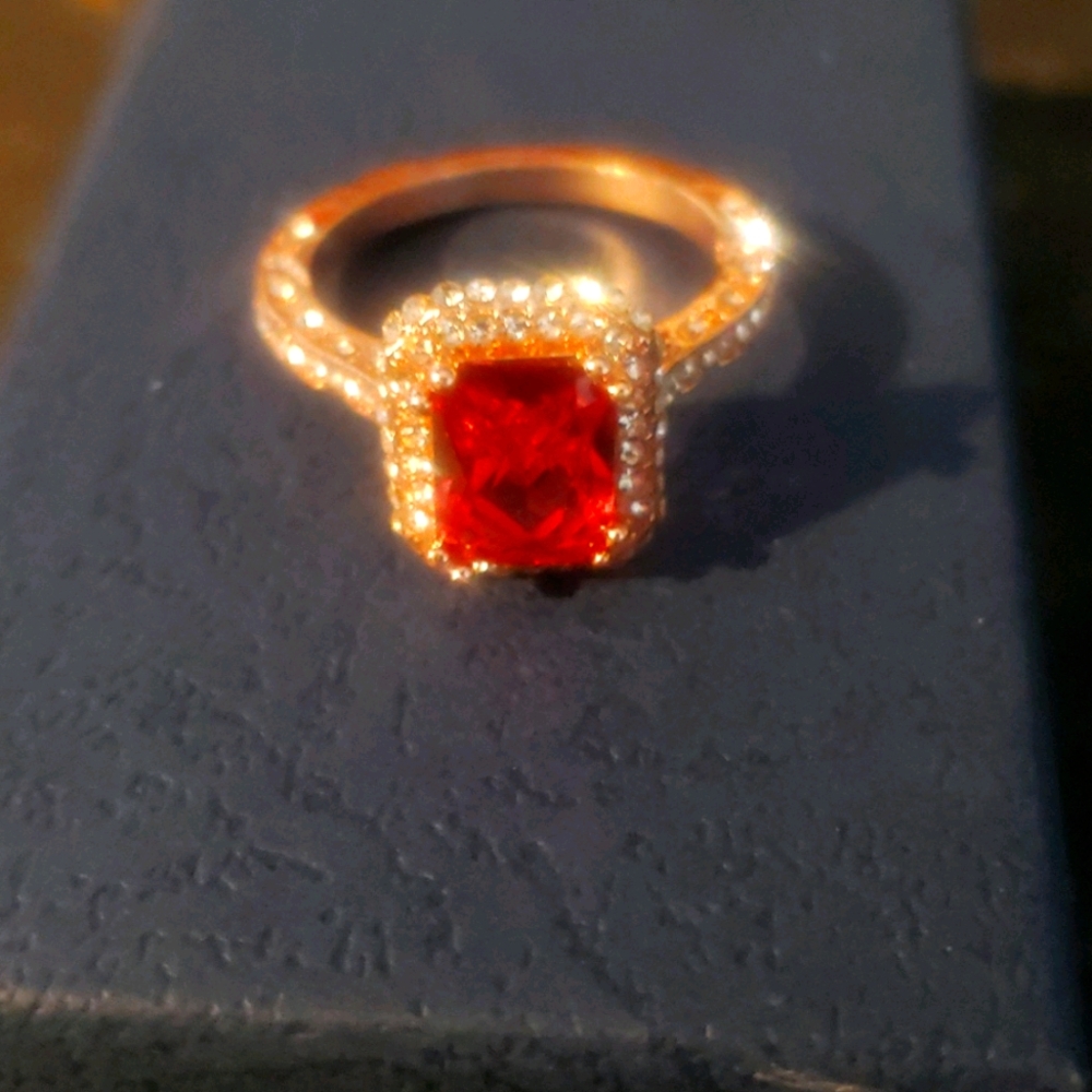 Women ring - Picture 1 of 5